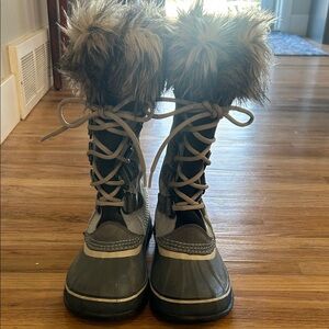Sorel Women's Blue and Gray Fur-Trimmed Winter Boots